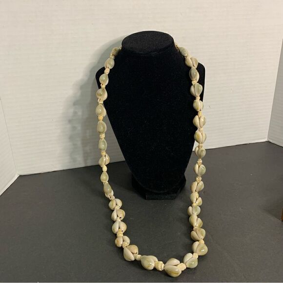 Cowrie Sea Shell Necklace 17" Shiny - Picture 2 of 3